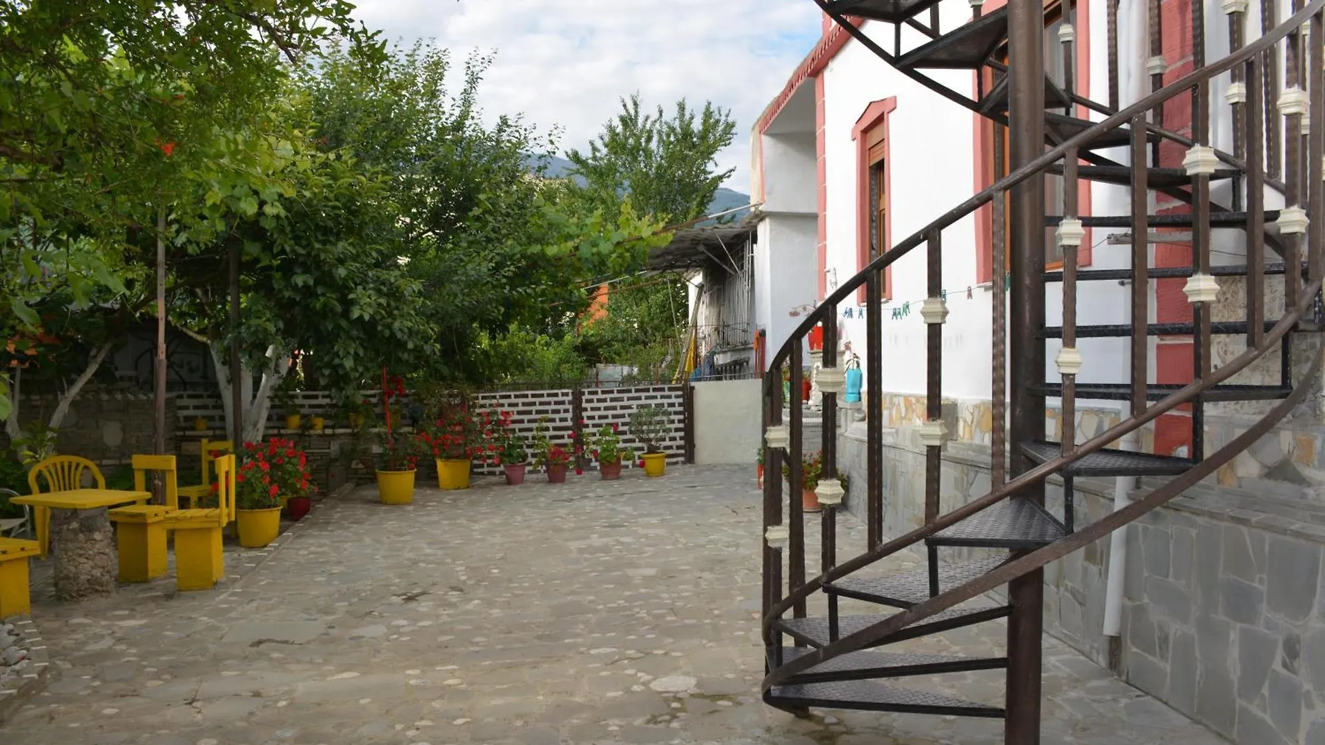 Guesthouse Luli Muca Zhaban